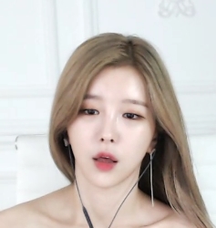 大罩杯女主播berry0314的韩国合集，包括afreeca和YouTube的视频，共42G