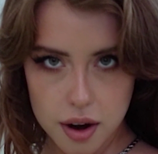 标题P站搬运纹身妹暴力钢互动视频2V高清下载423MB百度云细节-来源P站搬运：指从Pixiv站点上搬运的视频-主题纹身妹暴力钢互动：指视频内容是关于一个有纹身