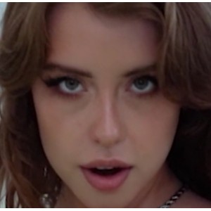 标题P站搬运纹身妹暴力钢互动视频2V高清下载423MB百度云细节-来源P站搬运：指从Pixiv站点上搬运的视频-主题纹身妹暴力钢互动：指视频内容是关于一个有纹身的女性进行暴力性行为的钢互动场景-格式2V：指视频的格式为2V（可能是指两个视角或者两个版本）-大小423MB：指视频文件的大小为423MB-下载百度云：指视频可以通过百度云进行下载