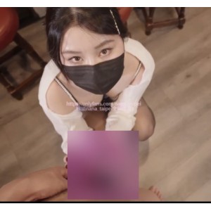 “秘籍揭秘！少妇勾引摄影师的绝招，惊艳内释中途退出，带你体验紧致光‘阴’！”