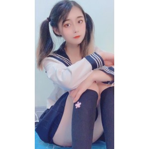 粉嫩丝袜鱼丸私拍