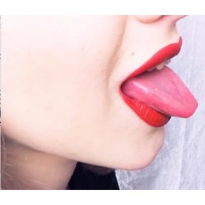 烈焰红唇诱惑，自由国超清拍摄用嘴口红棍子视频15分钟2个版本2个角度下载观看