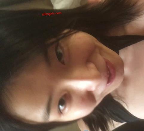 推特网红少女何惠留学美国视频12V3.8G