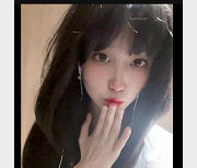 绝美妹妹商场自拍视频2V-1G，火爆时长，粉丝疯狂更新，身材完美，洗手间秀，不容错过！