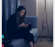 修身黑衣小伙子勇敢战斗，凤楼姐姐观看胜利