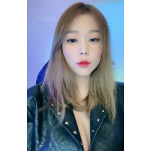 白桃套路直播：盯腋下烟灰十次挑战，视频大小350MB，百度云观看