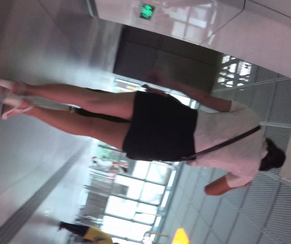 “机场地铁街拍CD系列：美女穿梭人群，48G视频大放送！”