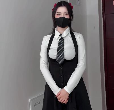 电竞陪玩狐不妖最新合集1V799M，精彩29分钟，带你体验电竞魅力！