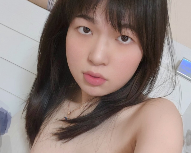 推特热销：俞喵喵私拍眼镜视频，20万粉丝专享，2G独家收藏！