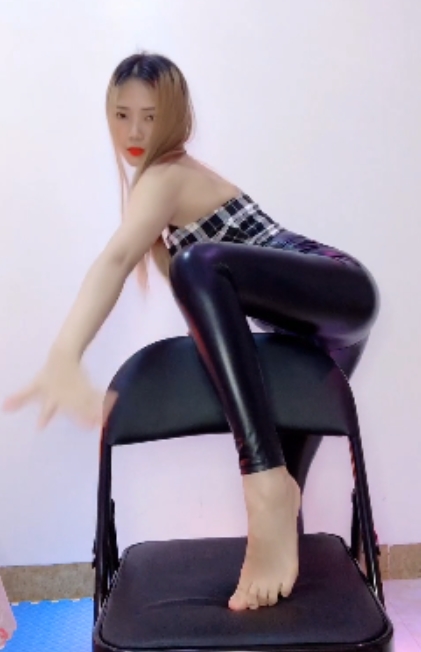 清纯快手嫩妹燕儿最新合集17V3.33G，反差网红私人订制