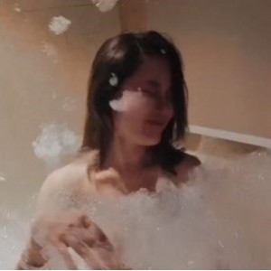 香港户外无保护达人Acupbaby最新合集74V7.4G，疯狂多人游