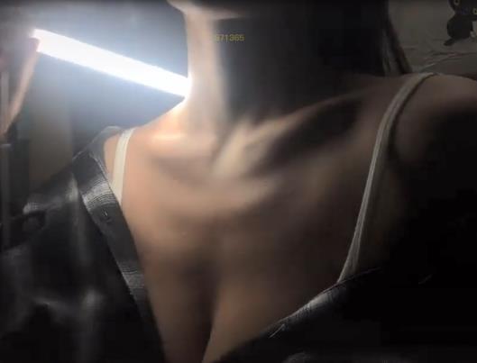 抖音光剑变身1V273M服装诱惑太火辣