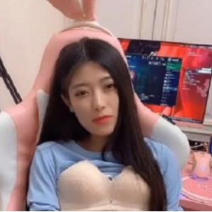 抖音频道月月大小姐姐香艳片1V11M爆出