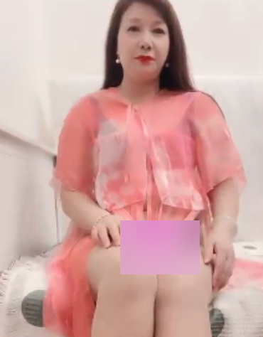 快手雪姨熟女黑丝空档自拍21V1G超肉感