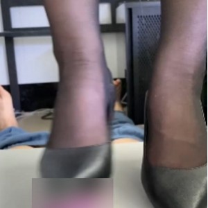 推特娜美黑丝足技精选50部41G完整版