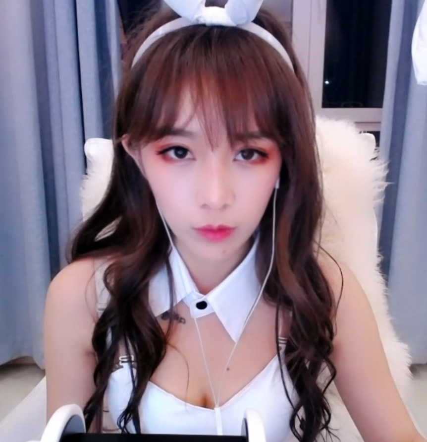 斗鱼丸子君合集123部38.4G，身材丰满