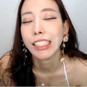 Ema太诱人性感妻子直播Stripchat1v148m