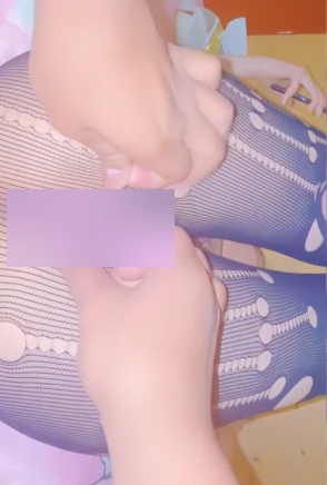 云盘破洞网袜优质视频1部95M娇小身材