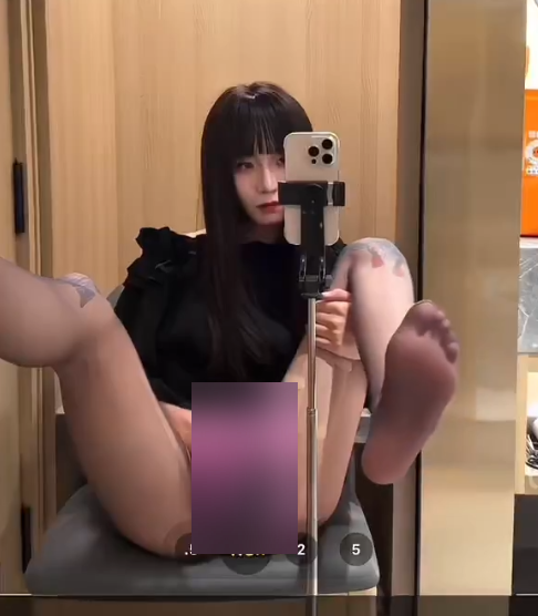 温柔推特白灵伪娘TS视频1部4.6G