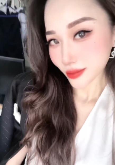 优质美腿C姨抖音私密热舞8V展示409MB这舞姿太辣眼