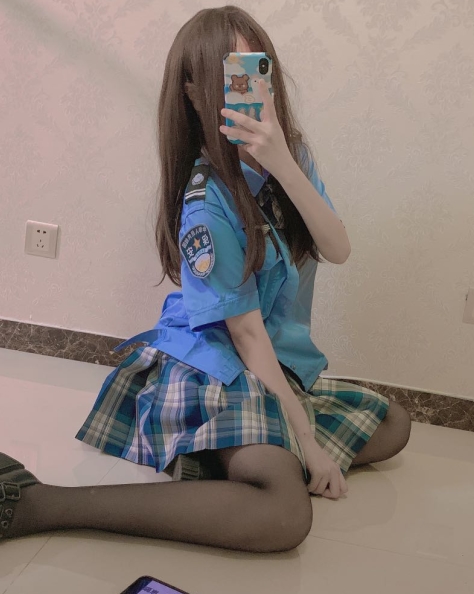 某推神秘处美少女嗝崽的码服装诱惑合集22V最新超人气370M