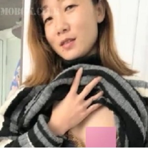 媳妇客厅口硬大棒老姐大罩杯也沦陷1V725M太感觉