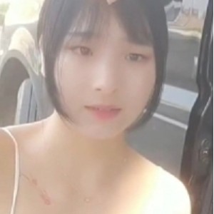 直播女友为爸爸户外跪式安慰猎奇视频1部283M太野了