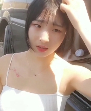 直播女友为爸爸户外跪式安慰猎奇视频1部283M太野了